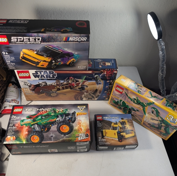 LEGO - Picture 1 of 3